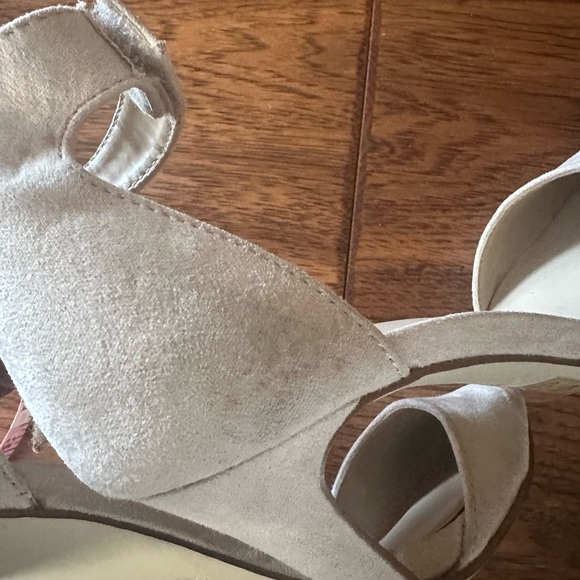 Call It Spring Natural Color Heels, Size 6 - Picture 8 of 9